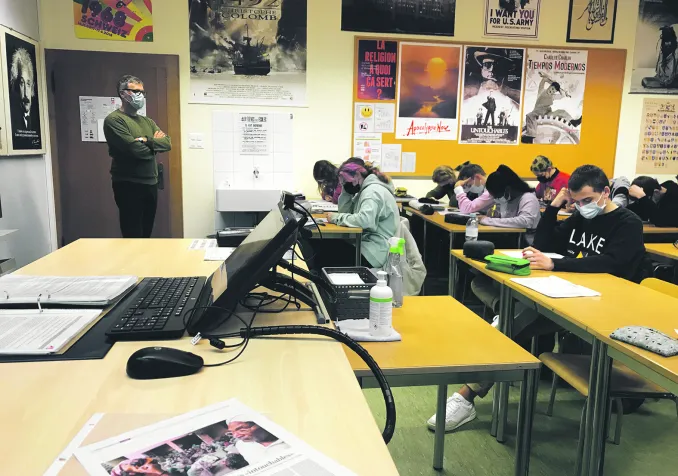 Durant l'heure hebdomadaire d'éthique et de culture religieuse, l'enseignant aide les élèves à lier le fait religieux à son contexte culturel. © C.A.