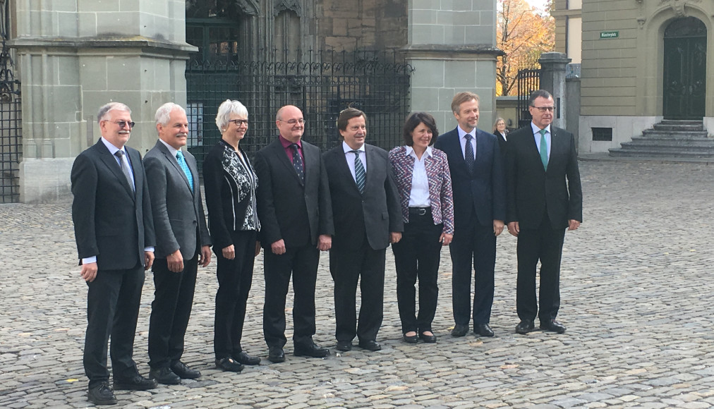 De gauche à droite: Jean-Marc Schmid, président du synode et les conseillers synodaux Ulrich Burkhalter, Claudia Hubacher, Philippe Kneubühler, Andreas Zeller (président), Judith Pörksen Roder, Iwan Schulthess, Roland Stach De gauche à droite: Jean-Marc Schmid, président du synode et les conseillers synodaux Ulrich Burkhalter, Claudia Hubacher, Philippe Kneubühler, Andreas Zeller (président), Judith Pörksen Roder, Iwan Schulthess, Roland Stach / ©Marie Destraz / Protestinfo