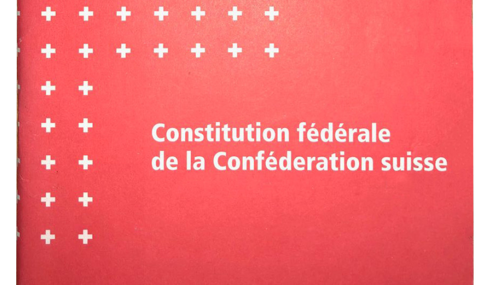 Couverture de la version francophone de la Constitution fédérale de la Confédération suisse de 1999. Couverture de la version francophone de la Constitution fédérale de la Confédération suisse de 1999. / © Confédération suisse, Public domain, via Wikimedia Commons