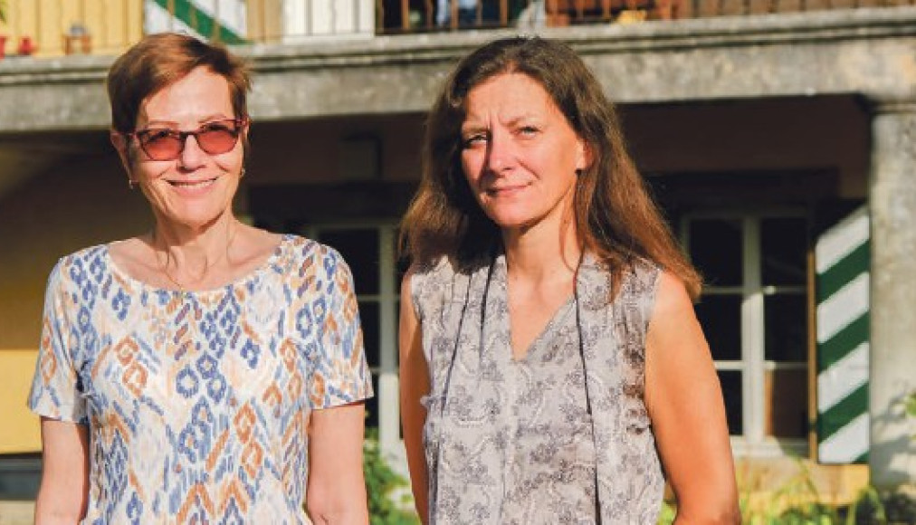 La pasteure Chantal Rapin (à gauche) et la diacre Christel Matthey préparent leur premier festival. La pasteure Chantal Rapin (à gauche) et la diacre Christel Matthey préparent leur premier festival. / ©Elise Dottrens