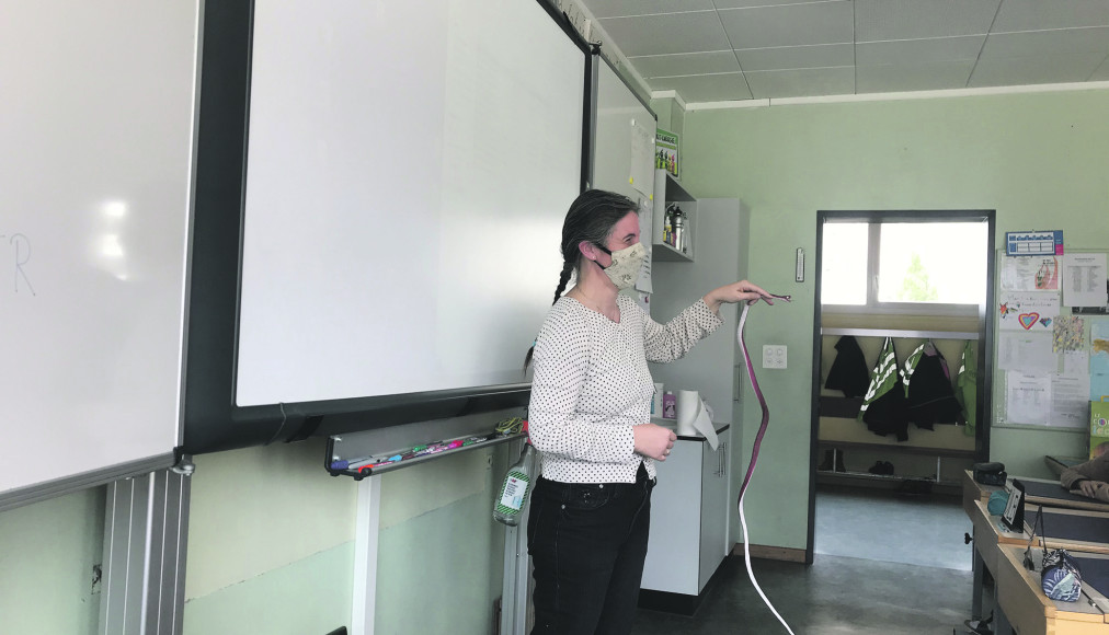 Chaque personne intervenant en ECR, comme Gwendoline Noël-Reguin, ici en train de raconter l’histoire de Théodule, suit une formation pédagogique de base de trois ans et une formation théologique assurée par son Eglise. Chaque personne intervenant en ECR, comme Gwendoline Noël-Reguin, ici en train de raconter l’histoire de Théodule, suit une formation pédagogique de base de trois ans et une formation théologique assurée par son Eglise. / ©Camille Andres