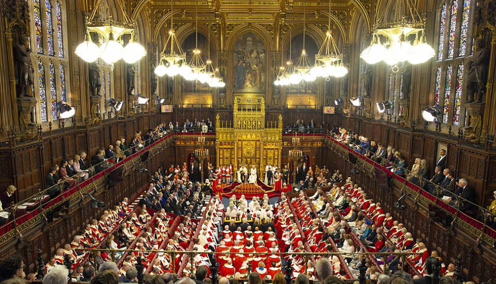 La session d'ouverture du Parlement dans la Chambre des Lords 2023 La session d'ouverture du Parlement dans la Chambre des Lords 2023 / ©House of Lords, Roger Harris, CC BY 2.0 Wikimedia Commons