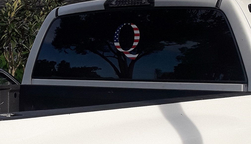 QAnon QAnon / ©XPlayer2x - CC BY-SA 4.0 via Wikimedia Commons