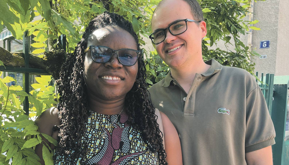 Thibaud Rossel a rencontré Alice Adabra lorsqu’il était envoyé au Togo. Ils vivent en Suisse où Alice poursuit un master en durabilité à l’Unil et Thibaud recherche un emploi dans le domaine de la coopération. / ©DR