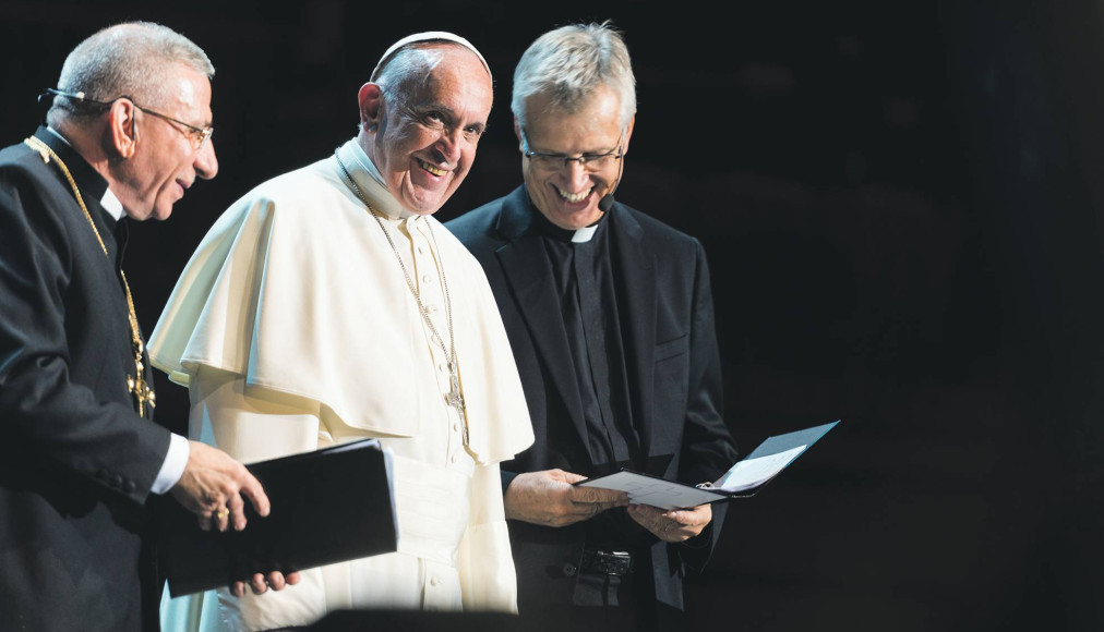 En 2016, le pape avait participé aux célébrations des 500 ans de la Réforme à Lund, en Suède, aux côtés de Munib Younan, président de la Fédération luthérienne mondiale (à gauche), et de Martin Junge, secrétaire général de la Fédération luthérienne mondiale (à droite) / ©Magnus Aronson — Lutheran World Federation 