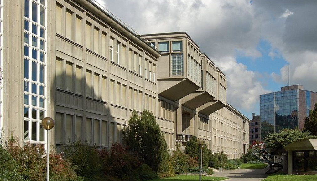 Université de Fribourg / ©Norbert Aepli, Switzerland, CC BY 2.5 via Wikimedia Commons