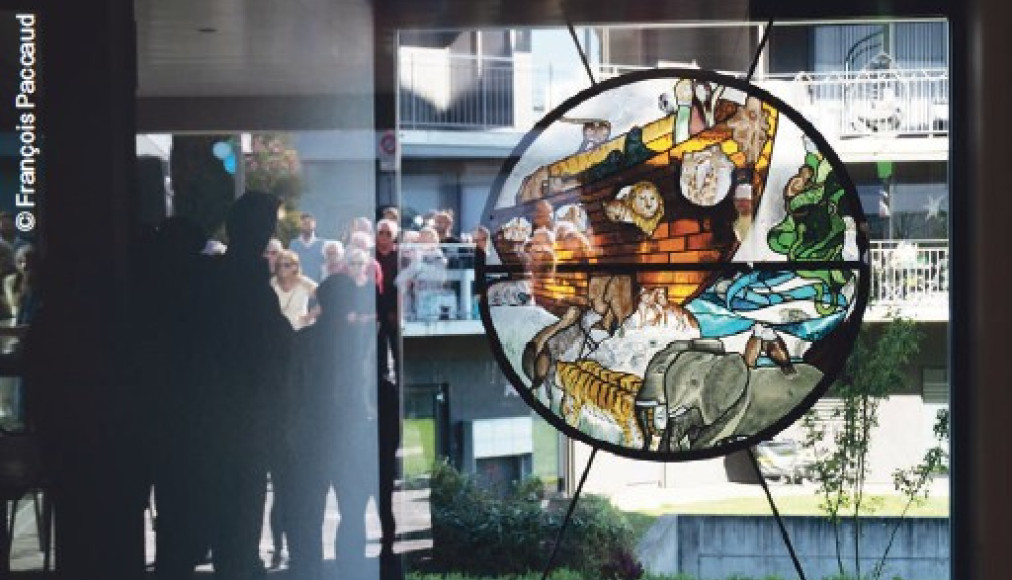 L’un des deux vitraux inaugurés le 30 août à Bassenges 1 par la paroisse d’Ecublens. L’un des deux vitraux inaugurés le 30 août à Bassenges 1 par la paroisse d’Ecublens. / ©François Paccaud