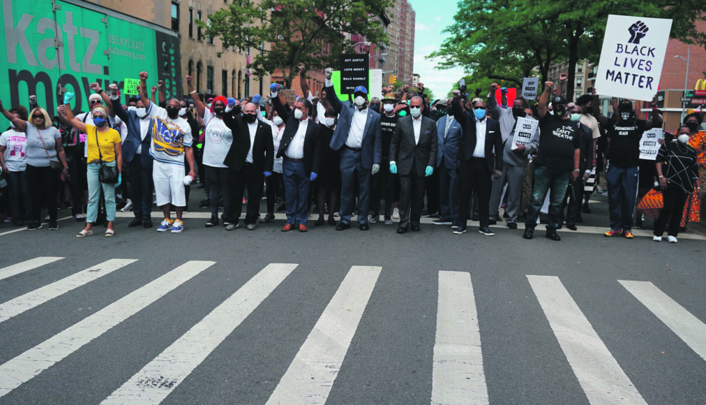 Manifestation pour la justice à New York. En 1re ligne, le révérend Jesse T. Williams Jr. de la Convent Avenue Baptist Church. Manifestation pour la justice à New York. En 1re ligne, le révérend Jesse T. Williams Jr. de la Convent Avenue Baptist Church. / © DR