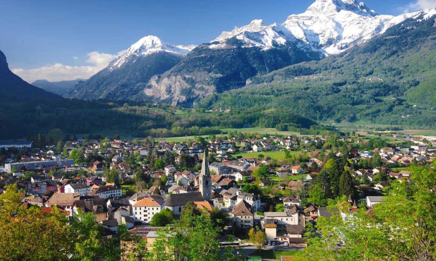 Bex (©Zacharie Grossen, CC BY-SA 4.0 Wikimedia Commons)