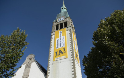 Les Eglises suisses se sont largement engagées dans la campagne en faveur de l&#039;initiative pour des multinationales responsables. / Keystone / Peter Schneider
