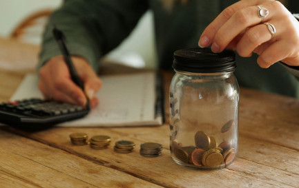 Des mesures d’économie sur trois ans. © Frank von Hulst – unsplash Des mesures d’économie sur trois ans. © Frank von Hulst – unsplash