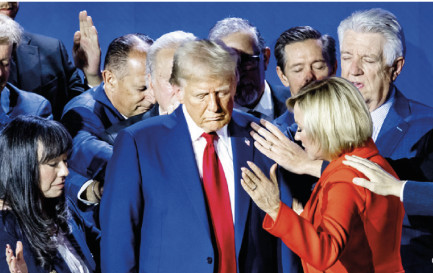 Trump de droit divin ?  Trump de droit divin ? / Trump de droit divin ?